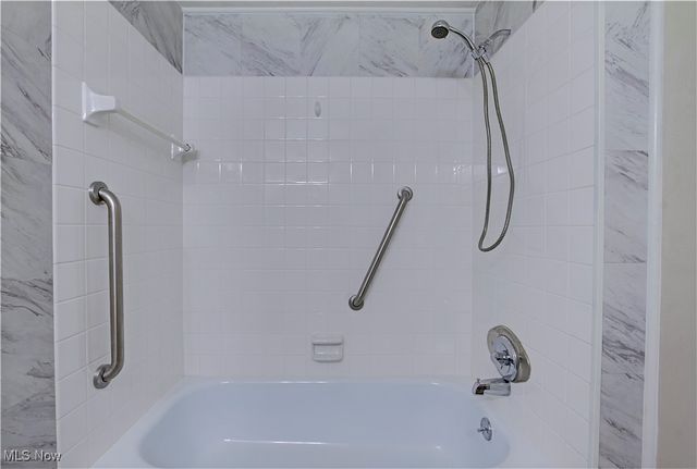 3675 Clague Road 216, North Olmsted, OH 44070