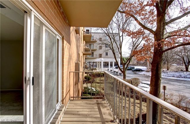 3675 Clague Road 216, North Olmsted, OH 44070