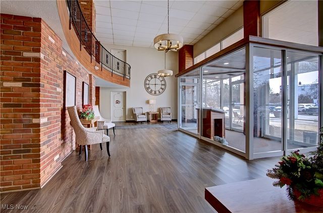 3675 Clague Road 216, North Olmsted, OH 44070