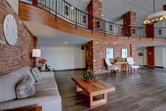 3675 Clague Road 216, North Olmsted, OH 44070