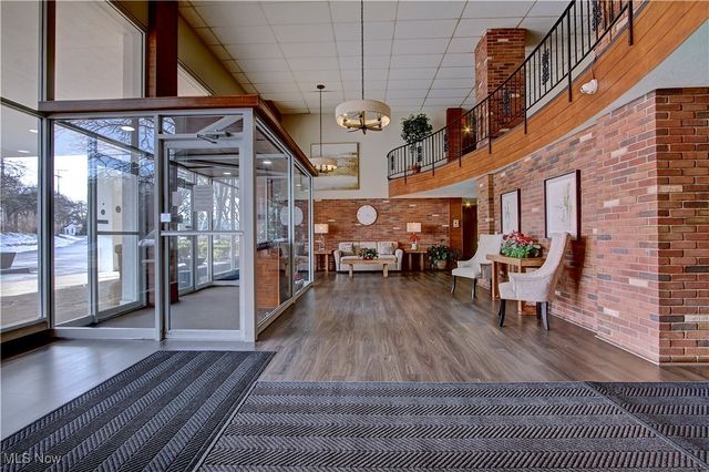 3675 Clague Road 216, North Olmsted, OH 44070