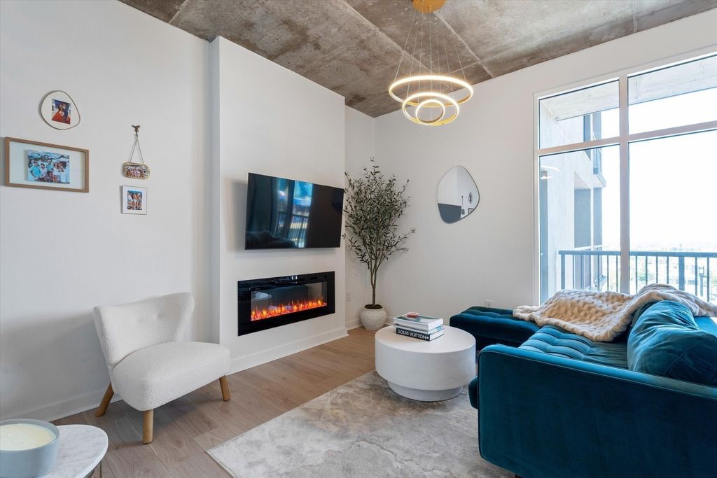 1510 Demonbreun St Apt 807, Nashville, TN 37203