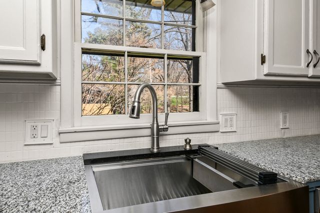 850 S Mumford Drive, Springfield, MO 65809