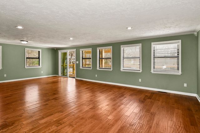 850 S Mumford Drive, Springfield, MO 65809