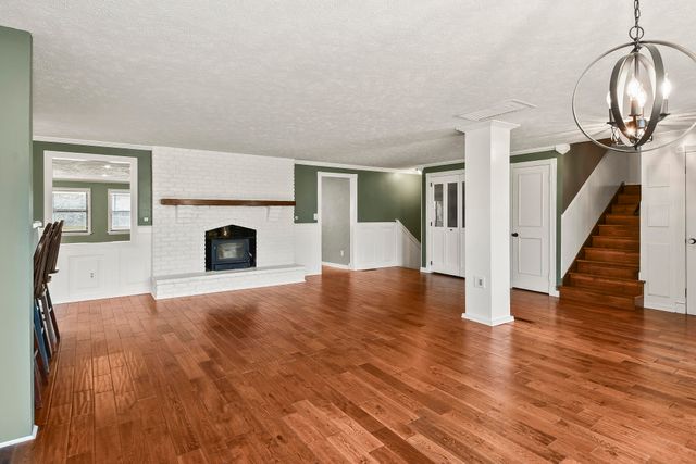 850 S Mumford Drive, Springfield, MO 65809