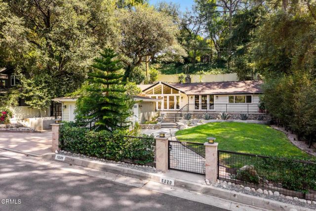 5220 Palm Drive, La Canada Flintridge, CA 91011
