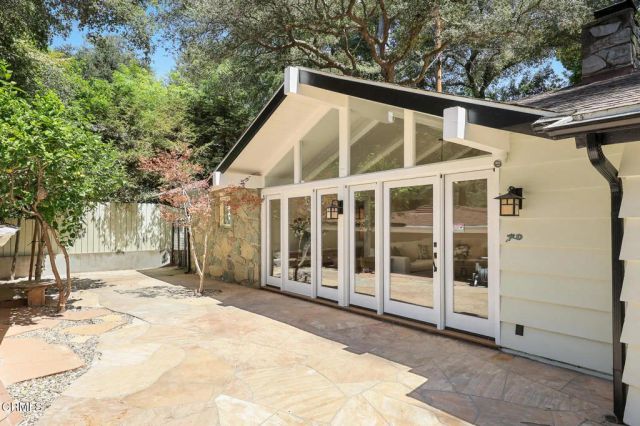 5220 Palm Drive, La Canada Flintridge, CA 91011
