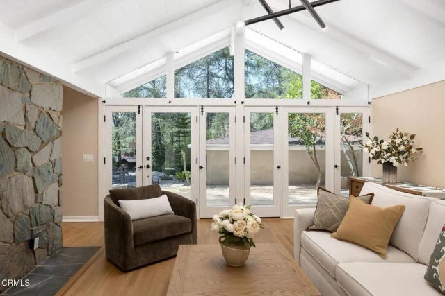 5220 Palm Drive, La Canada Flintridge, CA 91011
