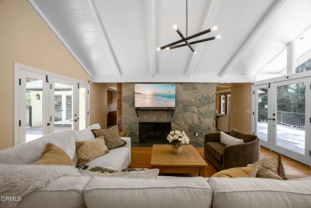 5220 Palm Drive, La Canada Flintridge, CA 91011