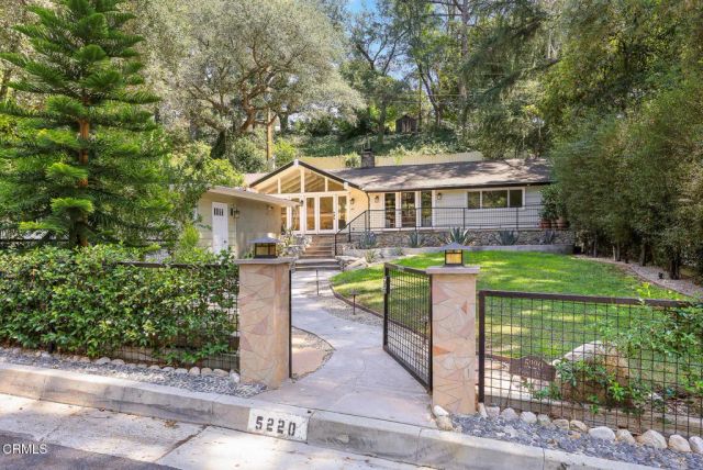 5220 Palm Drive, La Canada Flintridge, CA 91011