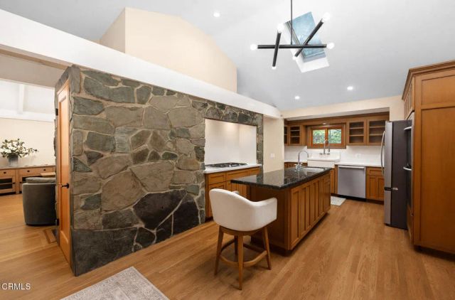 5220 Palm Drive, La Canada Flintridge, CA 91011