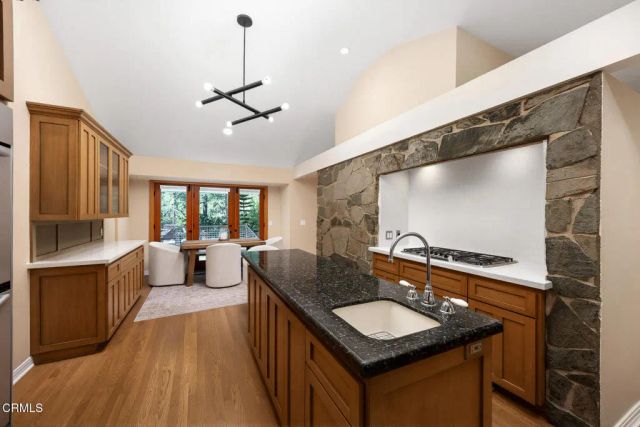 5220 Palm Drive, La Canada Flintridge, CA 91011
