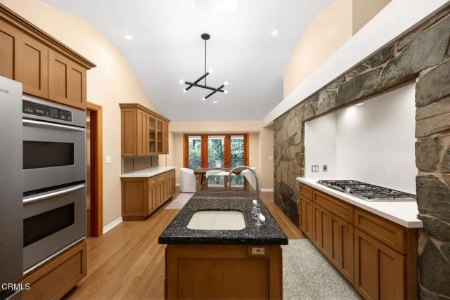 5220 Palm Drive, La Canada Flintridge, CA 91011