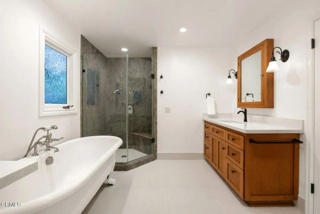 5220 Palm Drive, La Canada Flintridge, CA 91011