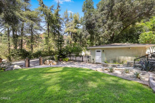 5220 Palm Drive, La Canada Flintridge, CA 91011