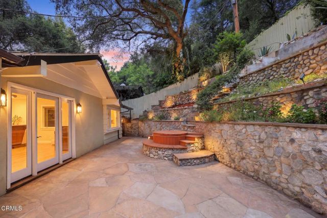 5220 Palm Drive, La Canada Flintridge, CA 91011