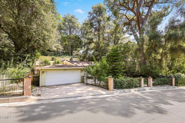 5220 Palm Drive, La Canada Flintridge, CA 91011
