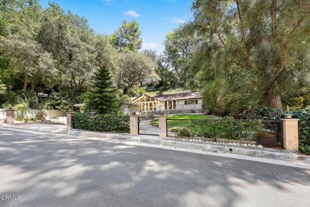 5220 Palm Drive, La Canada Flintridge, CA 91011