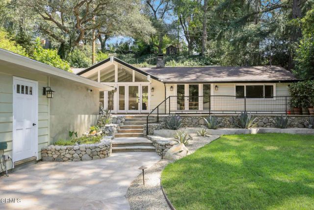 5220 Palm Drive, La Canada Flintridge, CA 91011