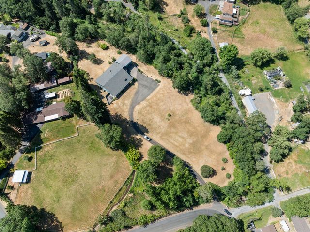 1756 Southgate Way, Grants Pass, OR 97527