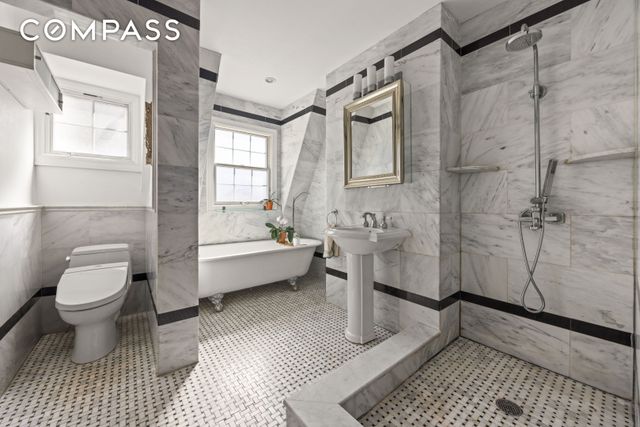 25 Chester Court, New York City, NY 11225