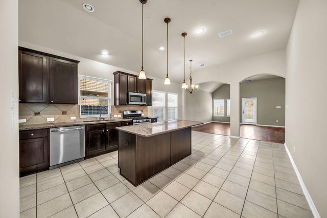 2614 Winding Creek Way, Conroe, TX 77385