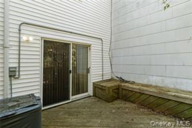 231 Hill Rise, Calverton, NY 11933