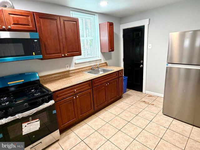 2520 N SARTAIN ST, Philadelphia, PA 19133