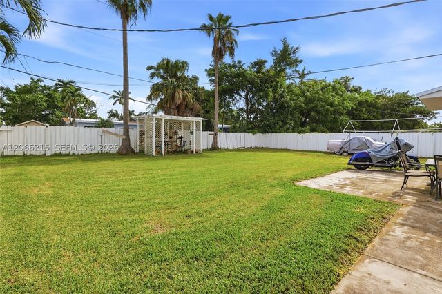 10235 Pan American Dr, Cutler Bay, FL 33189