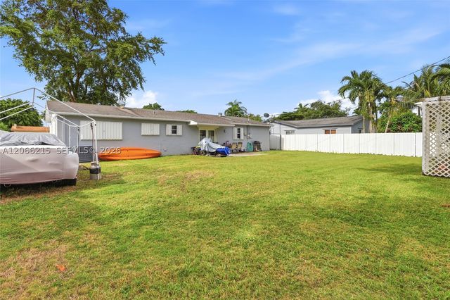 10235 Pan American Dr, Cutler Bay, FL 33189