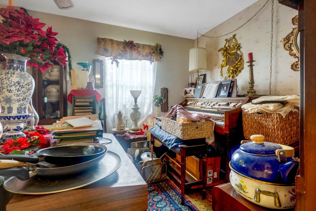 Image 11 of property listing at 8 Walnut Avenue, Shalimar, FL 32579