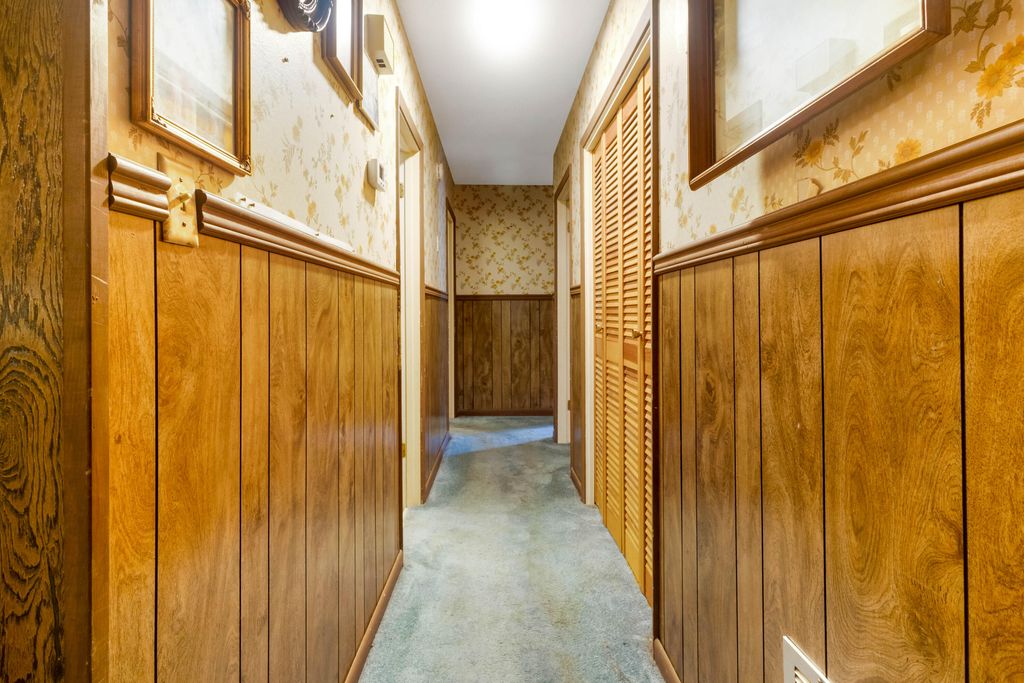 Image 14 of property listing at 8 Walnut Avenue, Shalimar, FL 32579