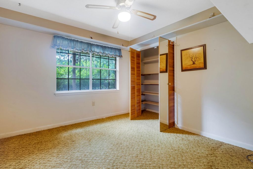 Image 17 of property listing at 8 Walnut Avenue, Shalimar, FL 32579