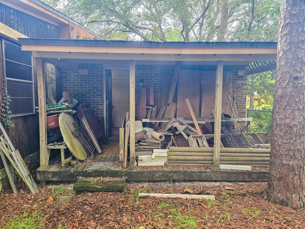 Image 33 of property listing at 8 Walnut Avenue, Shalimar, FL 32579