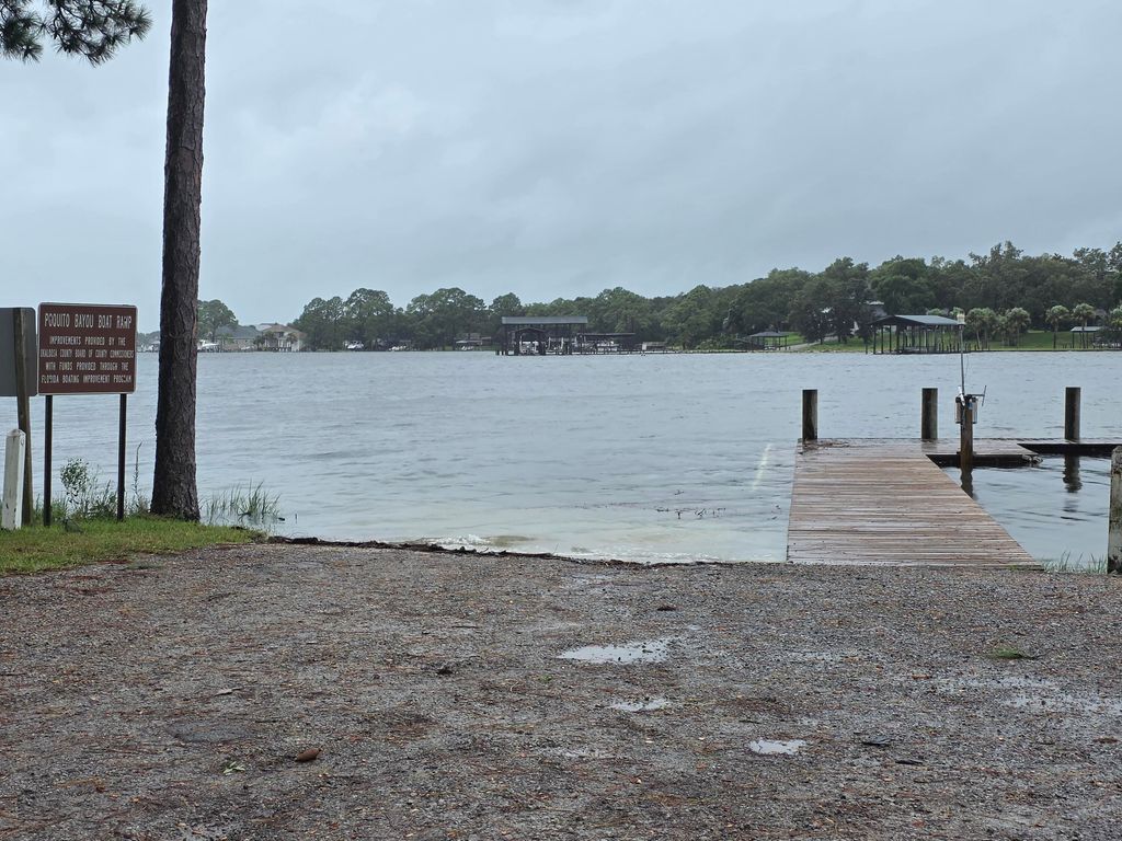 Image 39 of property listing at 8 Walnut Avenue, Shalimar, FL 32579