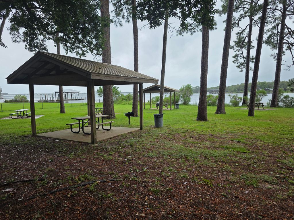 Image 41 of property listing at 8 Walnut Avenue, Shalimar, FL 32579