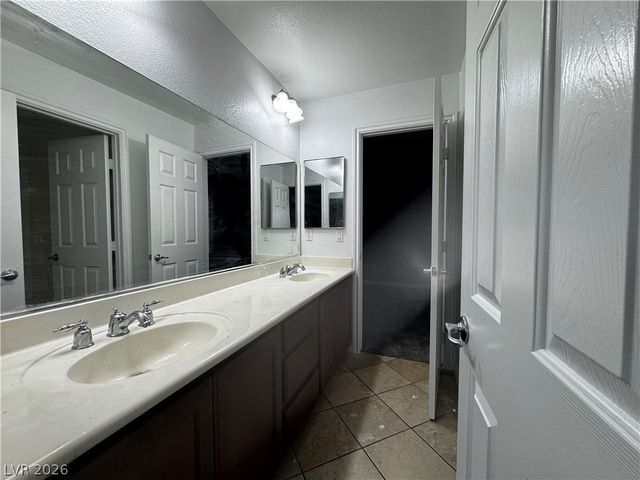 1885 Cape Cod Landing Drive, Las Vegas, NV 89135