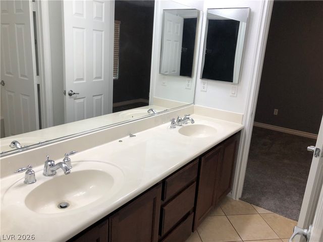 1885 Cape Cod Landing Drive, Las Vegas, NV 89135