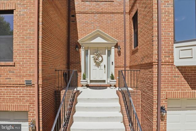 1496 HAMPTON HILL CIR, Mclean, VA 22101
