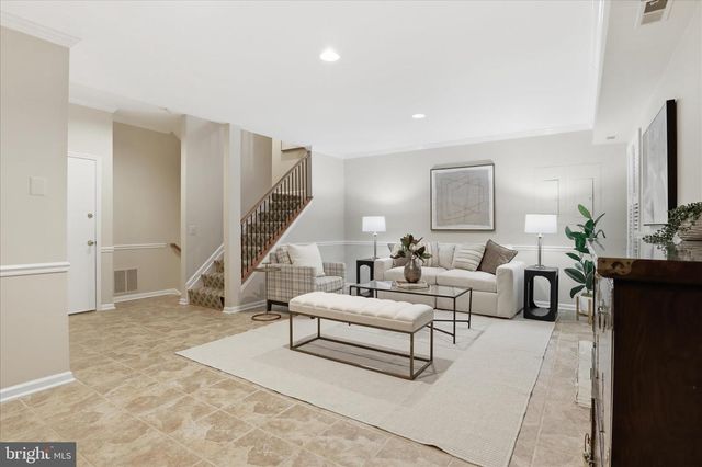 1496 HAMPTON HILL CIR, Mclean, VA 22101