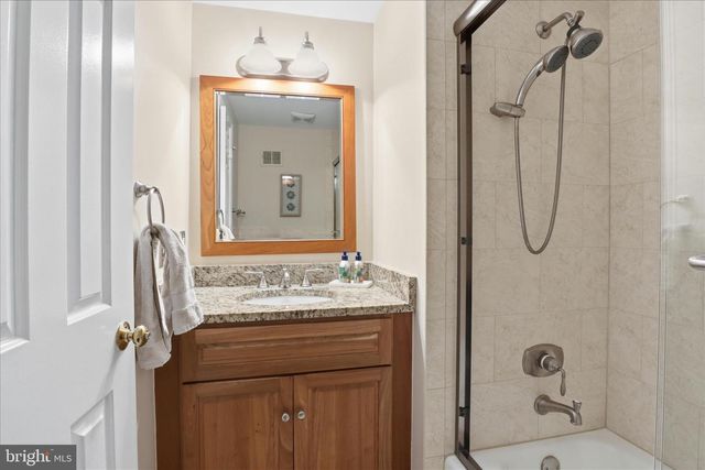 1496 HAMPTON HILL CIR, Mclean, VA 22101
