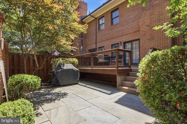 1496 HAMPTON HILL CIR, Mclean, VA 22101
