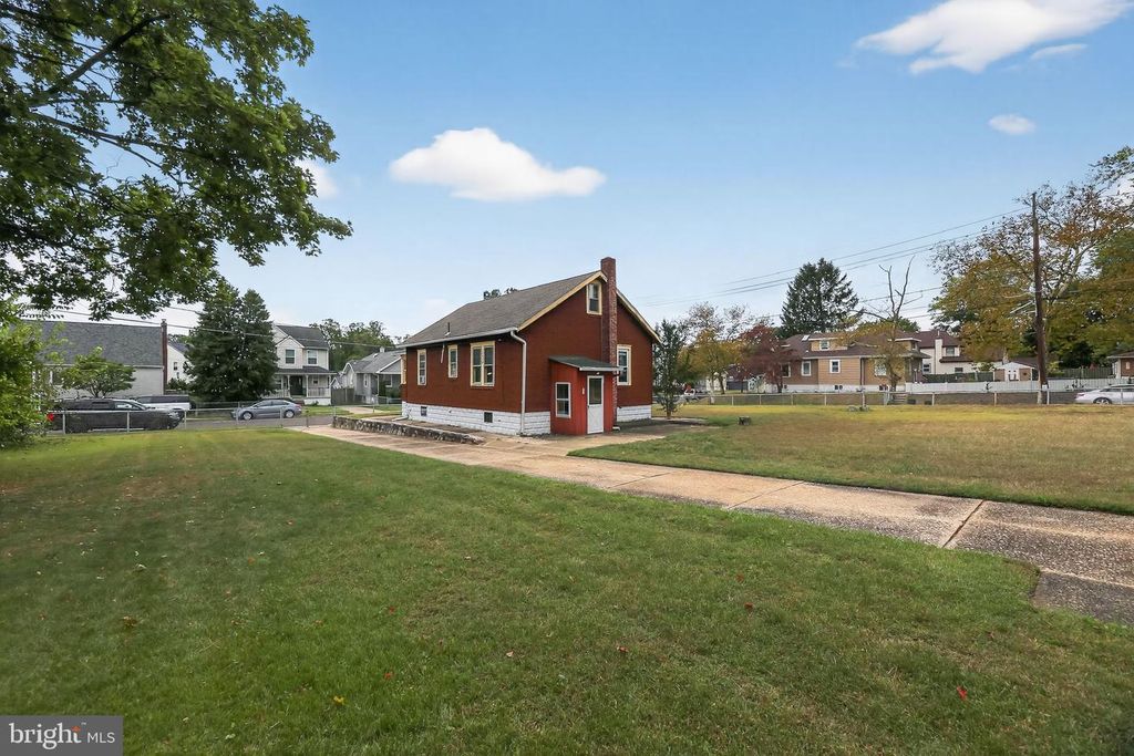 115 W 1ST AVE, Runnemede, NJ 08078