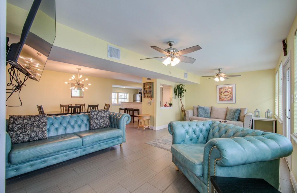 21225 Gulf Dr, Galveston, TX 77554