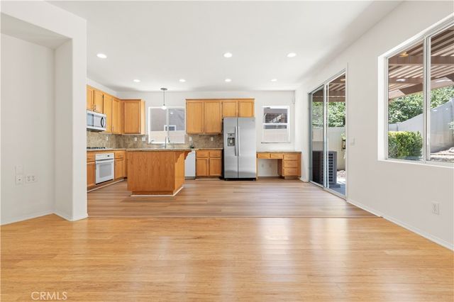 28549 Silverking Trail, Saugus, CA 91390