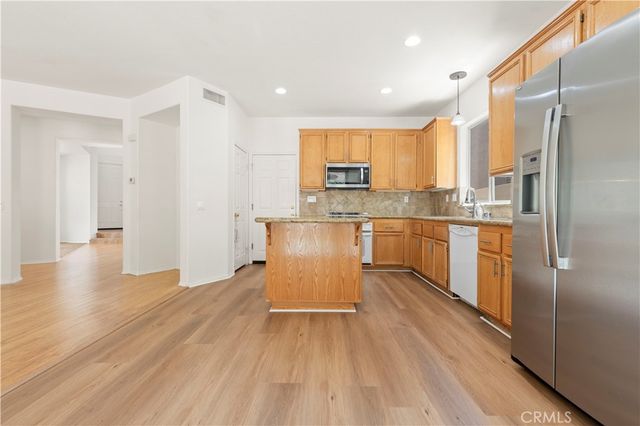 28549 Silverking Trail, Saugus, CA 91390