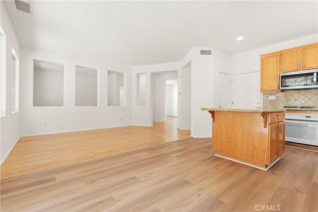 28549 Silverking Trail, Saugus, CA 91390