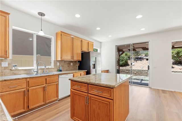 28549 Silverking Trail, Saugus, CA 91390