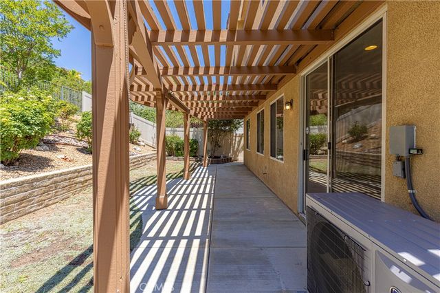 28549 Silverking Trail, Saugus, CA 91390