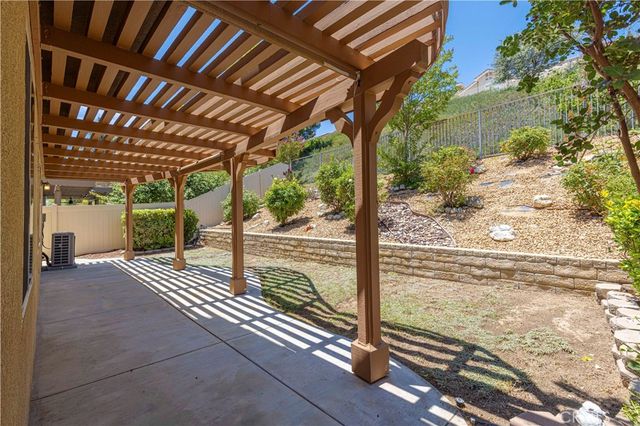 28549 Silverking Trail, Saugus, CA 91390